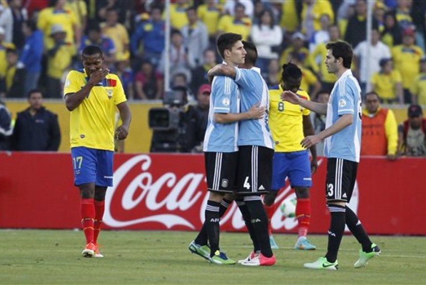 Partai Argentina melawan Ekuador pada laga kualifikasi Piala Dunia zona Conmebol di Quito, Rabu (12/6) yang berakhir imbang 1-1.