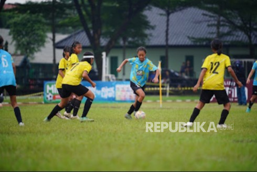 SDN 073 Pajagalan B dan SDN 075 Jatayu Juarai MilkLife Soccer Challenge - Bandung 2025