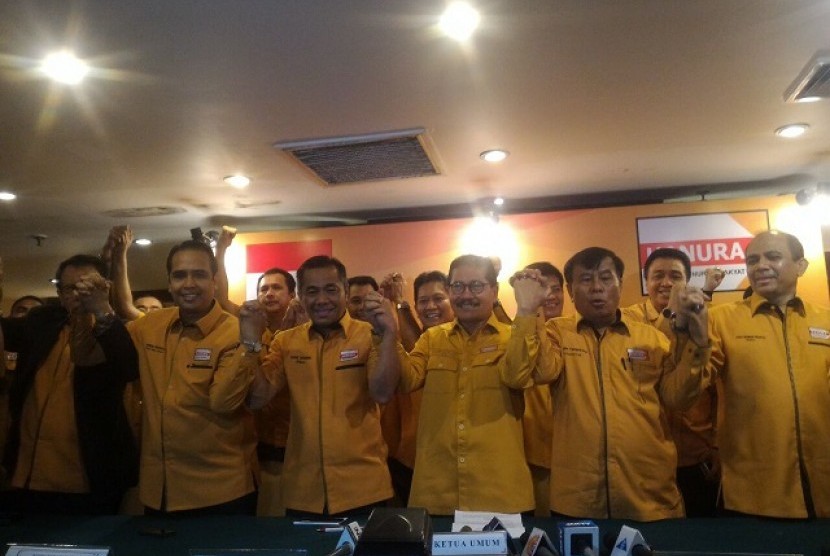 Partai Hanura menggumumkan pemberhentian Oesman Sapta Odang (OSO) dari Jabatan Ketua Umum Partai di Hotel Ambhara, Jakarta Selatan, Senin (15/1)