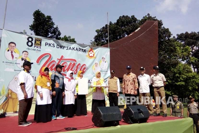 Partai Keadilan Sejahtera melaksanakan kegiatan Latansa (Pelatihan Perempuan Siaga) DPW PKS DKI Jakarta. Acara yang digelar di Bumi Perkemahan Cibubur dihadiri Presiden PKS Mohamad Sohibul Iman, dan Gubernur DKI Jakarta Anies Baswedan, Ahad (8/4). 