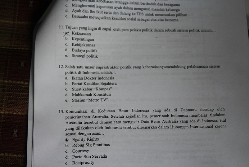 Partai Keadilan Sejahtera (PKS) diduga menunggangi soal Ujian Sekolah Menengah Atas (SMA/MA).