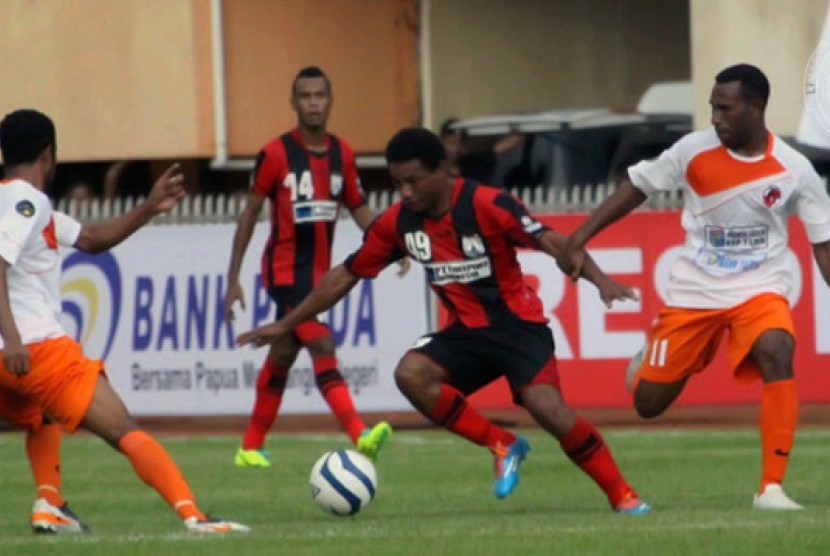 Partai Persipura Jayapura melawan Perseru Serui.