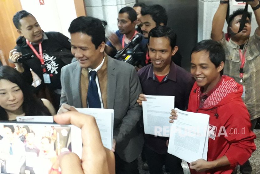 Partai Solidaritas Indonesia saat megajukan uji materi Revisi Undang-Undang MPR, DPR, DPD, dan DPRD (UU MD3) ke Mahkamah Konstitusi, Jumat (23/2). 