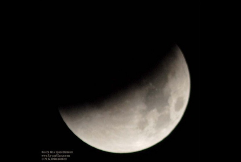 Partial lunar eclipse (illustration)