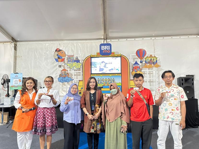 Partisifpasi aktif untuk meningkatkan literasi keuangan di Indonesia ditunjukkan oleh Dana Pensiun Lembaga Keuangan (DPLK) BRI dengan menyelenggarakan kelas edukasi UMKM Pun Bisa Punya Pensiun dalam pojok investasi di acara Pesta Rakyat Simpedes (PRS) BRI di Pandaan, Jawa Timur, beberapa waktu lalu.