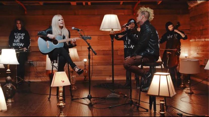 Mod Sun dan Avril Lavigne gelar pesta pertunangan setelah proses lamaran bulan lalu.