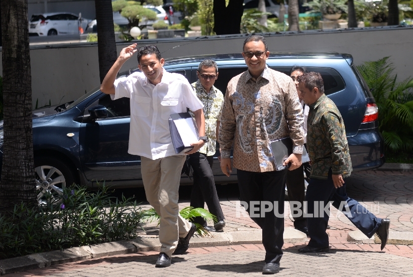 Pasangan Bakal Cagub-Cawagub DKI Jakarta Anies baswedan (kanan) dan Sandiaga Uno mendatangi Gedung KPK, Jakarta, Kamis (29/9).