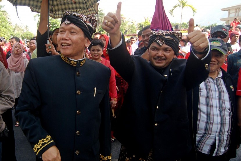 Bupati Semarang Mundjirin (kiri) dan wakilnya Ngesti Nugraha 