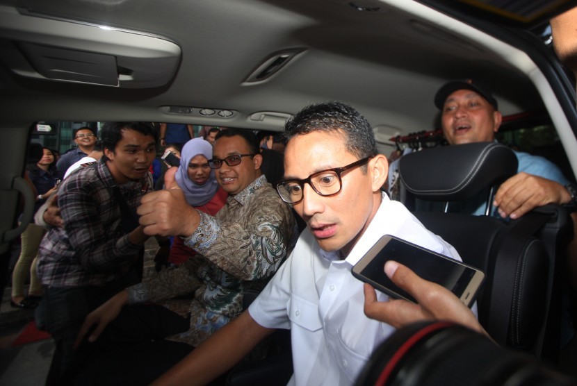 Pasangan bakal calon Gubernur DKI Jakarta Anies Rasyid Baswedan (kiri) dan bakal calon Wagub Sandiaga Uno (kanan).