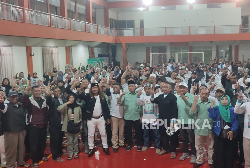 Pasangan Calon Bupati dan Wakil Bupati Bandung nomor urut 2, Dadang Supriatna-Ali Syakieb mendapat dukungan dari tokoh masyarakat Cileunyi