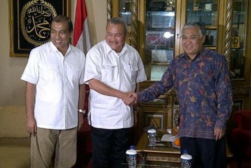 Pasangan calon gubernur-cawagub Alex Noerdin dan Nono Sampono bersilaturahim dengan Ketua Umum PP Muhammadiyah Din Syamsuddin, Rabu (18/4).