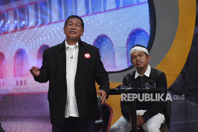 Pasangan calon gubernur dan wagub Jawa Barat nomor urut empat Deddy Mizwar (kiri)-Dedi Mulyadi (kanan)