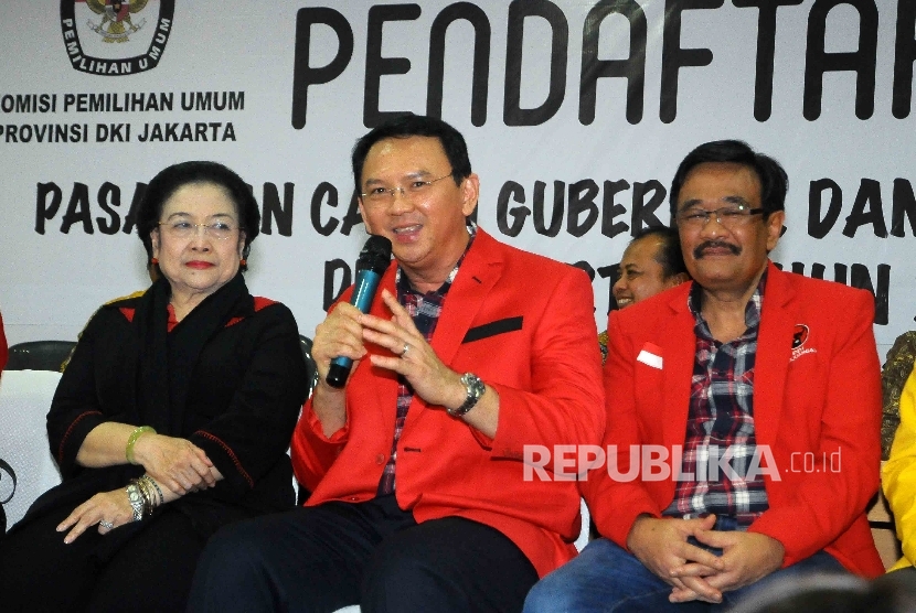 Pasangan calon gubernur dan wakil gubernur DKI Jakarta Basuki Tjahaja Purnama dan Djarot Saifut Hidayat bersama Ketua Umum PDIP Megawati Soekarnoputri. 