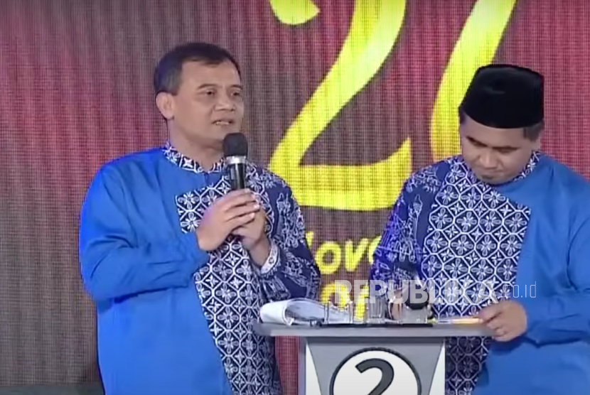 Pasangan calon gubernur dan wakil gubernur Jateng, Ahmad Luthfi dan Gus Yasin saat debat Pilgub Jawa Tengah.