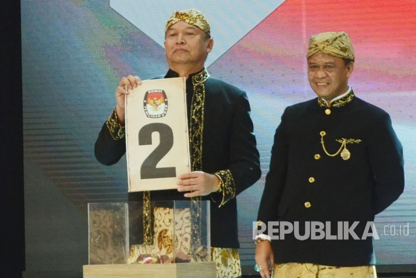 Pasangan calon gubernur dan wakil gubernur Jawa Barat, Tubagus Hasanuddin dan Anton Charliyan