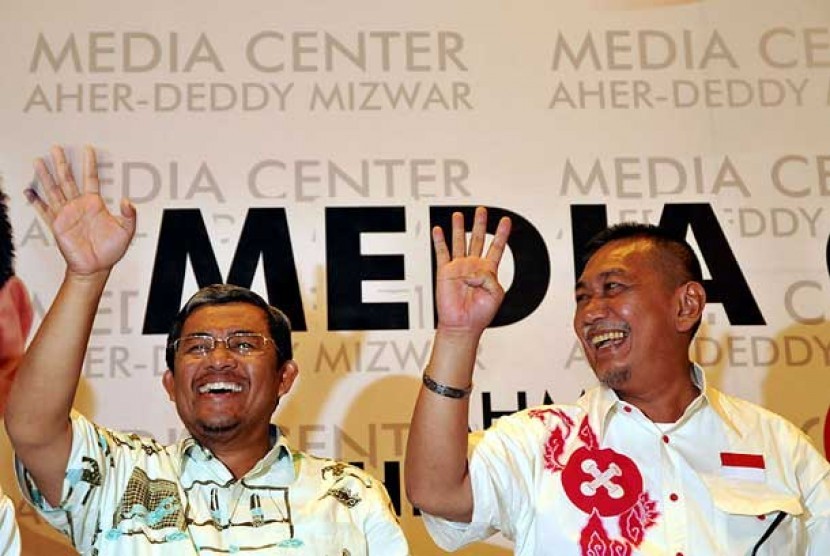 Pasangan calon gubernur Jabar no urut 4 Ahmad Heryawan-Deddy Mizwar