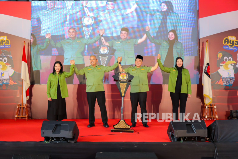 Pasangan calon M Farhan-Erwin resmi ditetapkan Komisi Pemilihan Umum (KPU) Kota Bandung sebagai Wali Kota dan Wakil Wali Kota Bandung, Kamis (9/1/2025). 