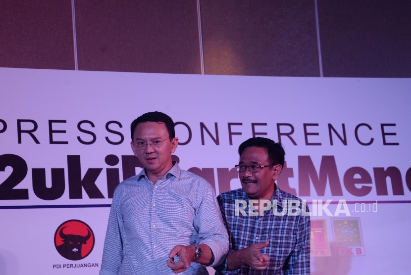 Pasangan calon nomor urut dua Basuki Tjahaja Purnama (Ahok)-Djarot Saiful Hidayat bersama partai pendukung serta relawan memberikan keterangan pers di Jakarta, Rabu (19/4).
