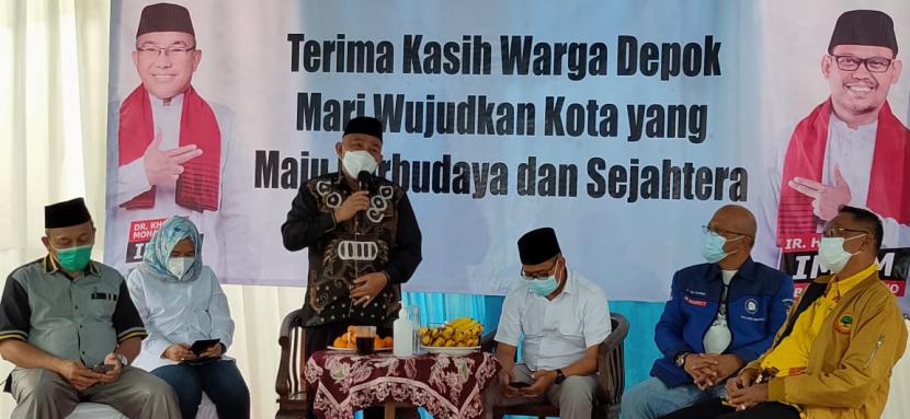 Pasangan calon (paslon) Wali Kota dan Wakil Wali kota Depok nomor urut 2, Mohammad Idris-Imam Budi Hartono (Idris-Imam) unggul sementara dalam hitung cepat dengan raihan 56, 98 persen. Sedangkan paslon Pradi Supriatna-Afifah Alia (Pradi-Afifah) memperoleh 43,01 persen.