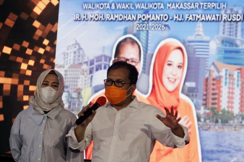 Pasangan calon Wali Kota dan Wakil Wali Kota Makassar Mohammad Ramdhan Pomanto (kanan) dan Fatmawati Rusdi (kiri) 