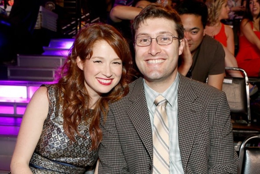 Pasangan Ellie Kemper dan Michael Koman 