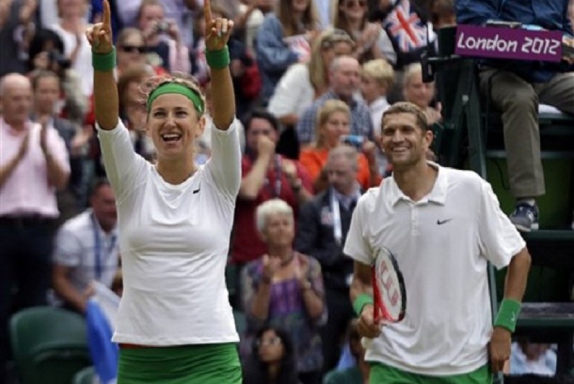 Pasangan ganda campuran Belarusia, Victoria Azarenka/Max Mirnyi.