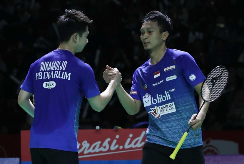 Pasangan ganda pertama PB Djarum Kudus, Mohammad Ahsan/Kevin Sanjaya Sukamuljo yang diturunkan di ajang Djarum Superliga Badminton 2019 di GOR Sasana Budaya Ganesha, Bandung, Rabu (20/2).