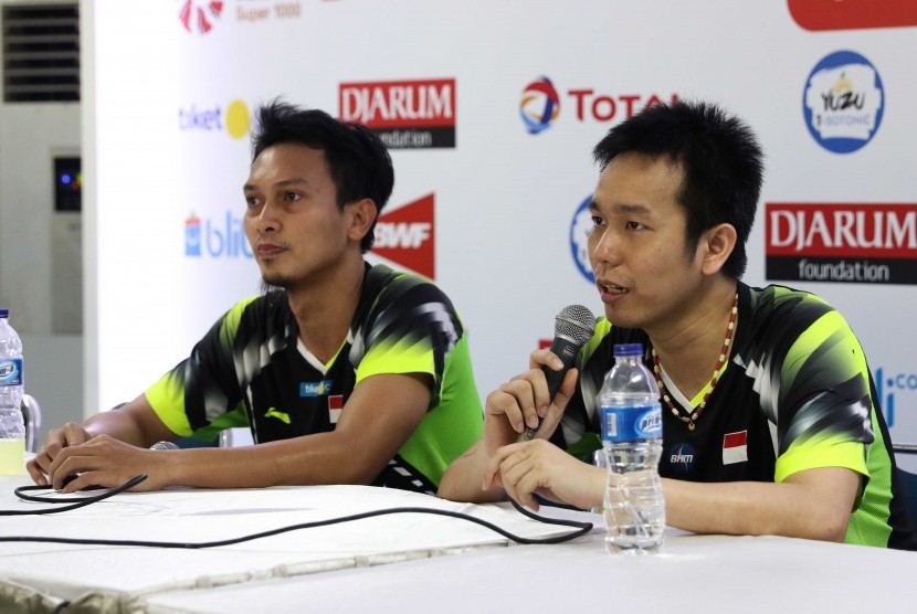Pasangan ganda putra Indonesia, Hendra Setiawan (kanan) dan Mohamad Ahsan (kiri).