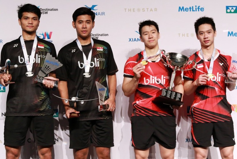 Dua pasangan ganda putra Indonesia, Kevin Sanjaya Sukamuljo/Gideon Marcus Fernaldi (kanan) dan Angga Pratama/Ricky Karanda Suwardi (kiri)