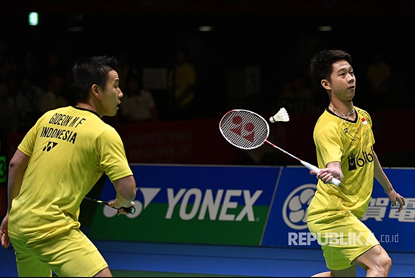 Pasangan ganda putra Indonesia Kevin Sanjaya Sukamuljo (kiri) dan Markus Fernaldi Gideon pada final ganda putra Japan Open Championship di Tokyo, Jepang (24/9). Foto: Franck Robichon/EPA-EFE