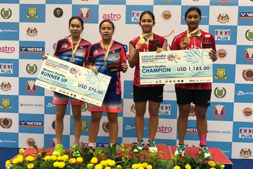 Pasangan ganda putri Indonesia, Jauza Fadhila Sugiarto/Ribka Sugiarto mengalahkan wakil tuan rumah, Pearly Koong Le Tan/Ee Wei Toh, dengan 21-17 dan 21-18 di final Malaysia International Junior Open 2017, Sabtu (9/9).