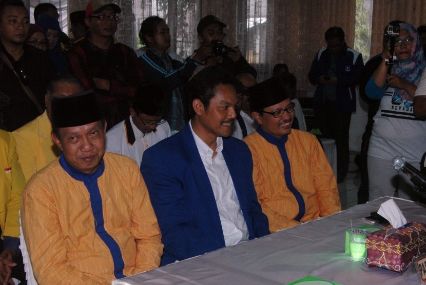 Pasangan Haryadi Suyuti dan Heroe Poerwadi resmi mendaftar sebagai pasangan calon wali kota dan wakil wali kota dalam Pilkada Kota Yogyakarta 2017 ke KPU setempat.