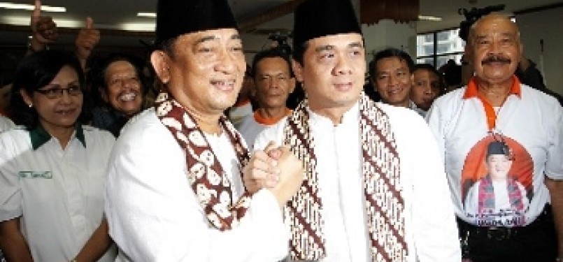 Pasangan Hendardji-Riza mendaftarkan diri ke KPUD untuk maju ke Pemilukada Gubernur DKI, Juli 2012