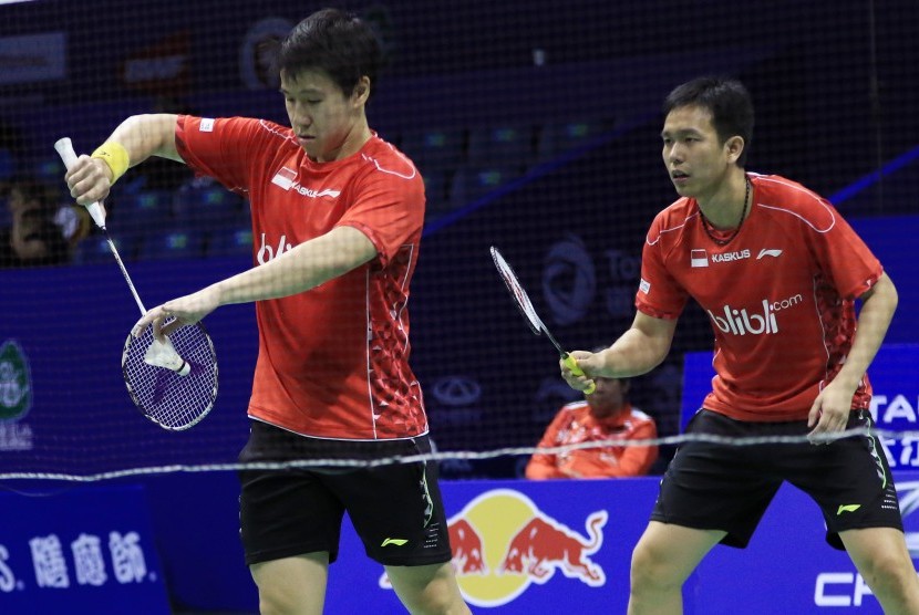 Pasangan Hendra Setiawan/Marcus Gideon Fernaldi yang diturunkan di partai keempat tim Thomas Indonesia melawan India, Rabu (18/5).