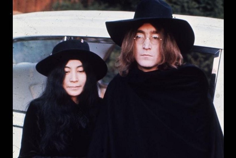Pasangan hidupnya yang tak terpisahkan hingga akhir hayatnya, Yoko Ono, disebut-sebut sebagai sumber perpecahan The Beatles. Yoko adalah cinta terbesar Lennon.