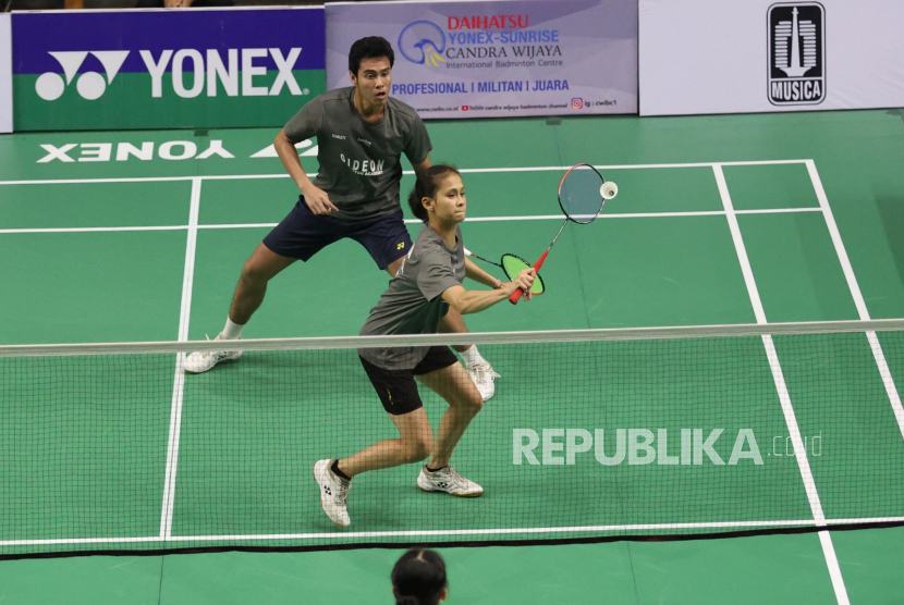 Pasangan Joseph Marcellino Kyta/Syafiqa Aliya beraksi di semifinal Yonex-Sunrise Doubles Special Championships 2025 presented by Candra Wijaya, Jumat (12/9/2025).