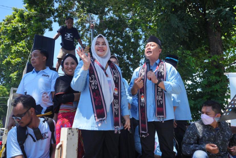 Pasangan Lalu Muhamad Iqbal-Indah Dhamayanti Putri (Iqbal-Dinda) dalam kampanye Pilgub Nusa Tenggara Barat (NTB) 2024. 