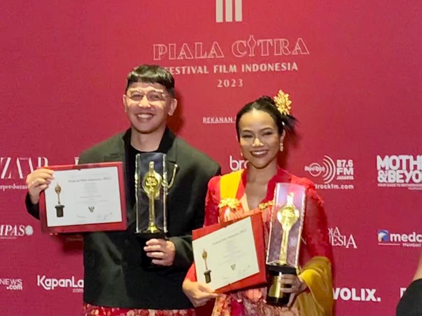Pasangan musisi Donne Maulana dan Yura Yunita meraih Piala Citra 2023 kategori Pencipta Lagu Tema Terbaik di Festival Film Indonesia (FFI) 2023 lewat lagu Jalan Pulang. 