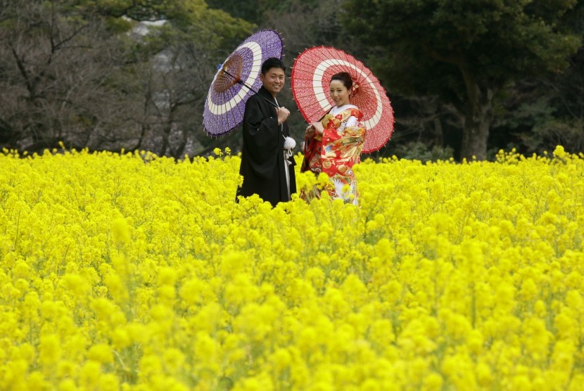 Pasangan pengantin Jepang.