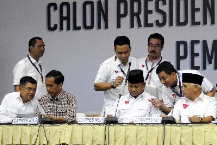 Pasangan Prabowo-Hatta (kiri).