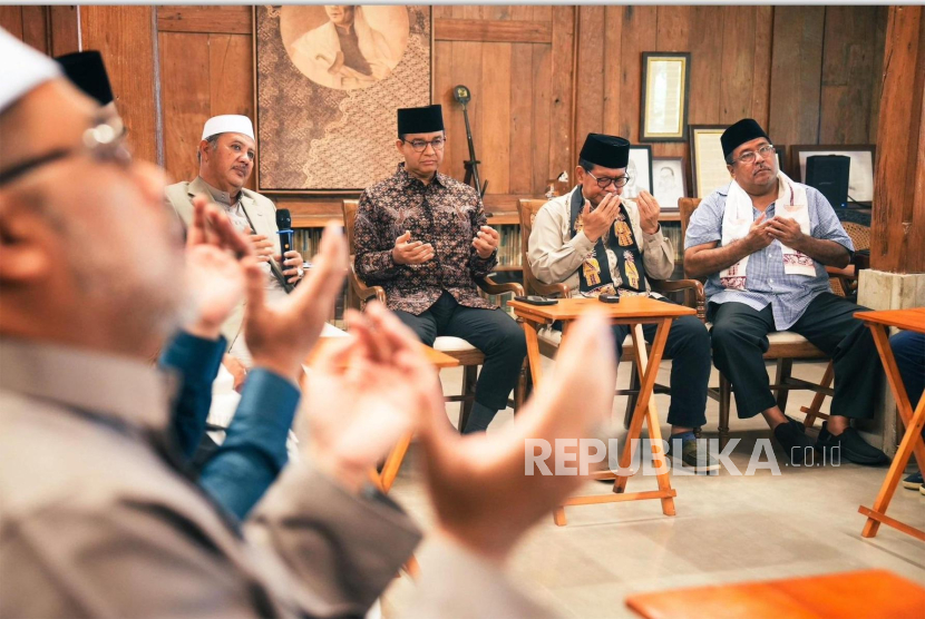 Pasangan Pramono Anung-Rano Karno kembali melakukan pertemuan dengan Anies Rasyid Baswedan di kawasan Lebak Bulus, Jakarta Selatan, Rabu (20/11/2024).