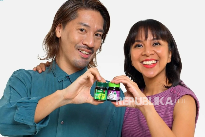 Pasangan selebritas Hiroaki Kato dan Arina Ephipania menjadi duta merek Brand