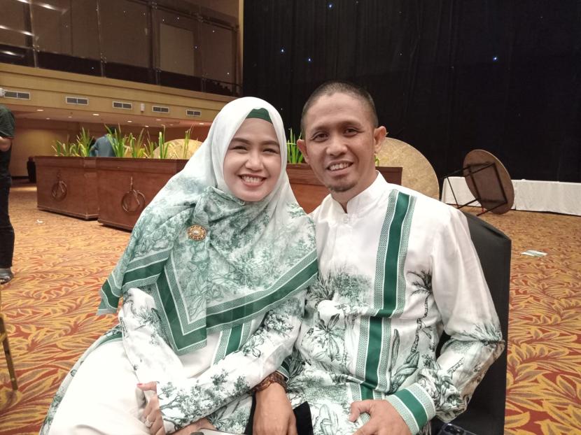 Husband and wife of Ustadz Adi Permana and Ustadzah Mirani Mauliza.