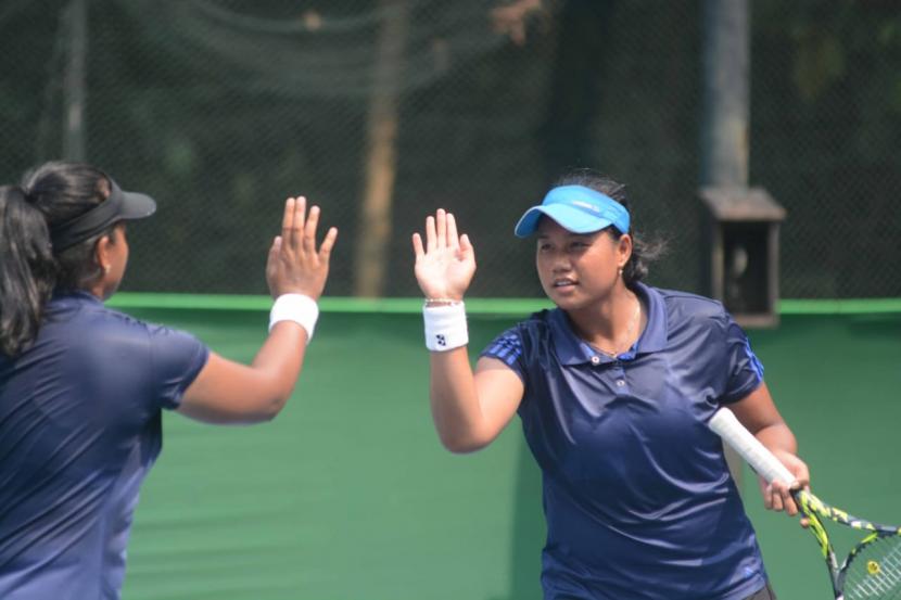 Pasangan tenis Indonesia kembar Fitriana 