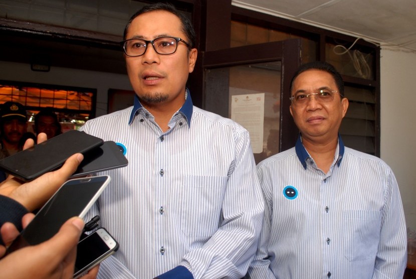 Wali Kota Sukabumi, Achmad Fahmi (kiri).