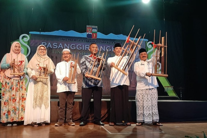 Pasanggiri Angklung SD/sederajat se-Kota Bogor di Gedung Kemuning Gading, Selasa (22/10).