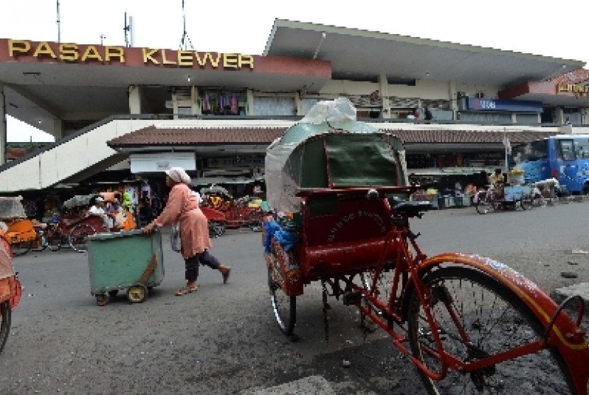 Pasar Klewer, Solo, Jawa Tengah. Pemerintah Kota Surakarta menargetkan pembangunan  Pasar Klewer Timur Solo bisa selesai pada awal Oktober 2020.