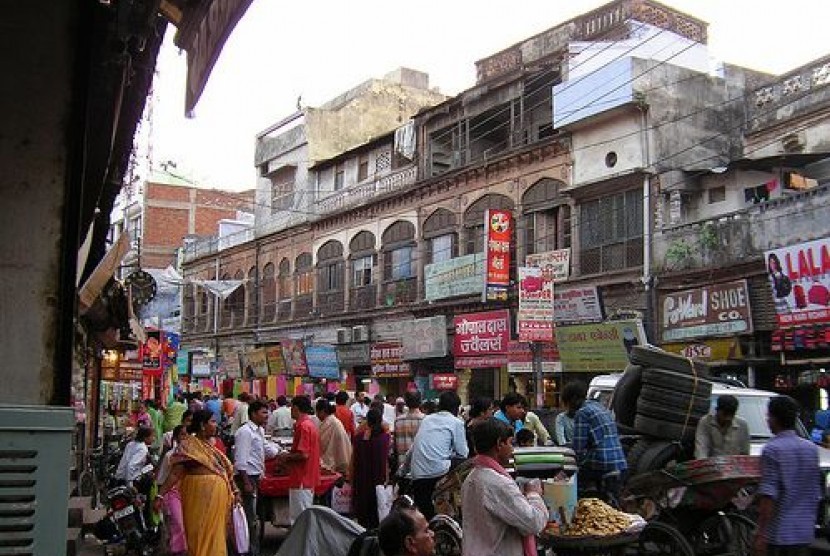  Pasar kota tua Aminabad, India.
