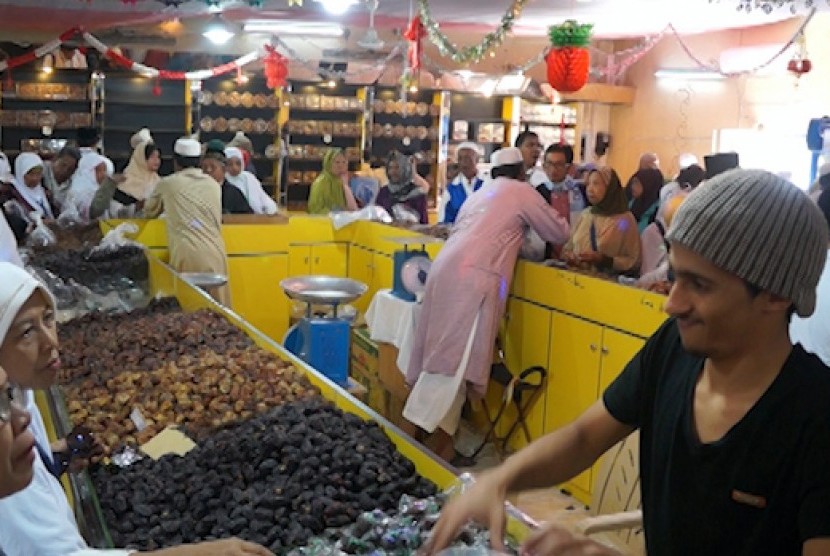 Pasar kurma Madinah.