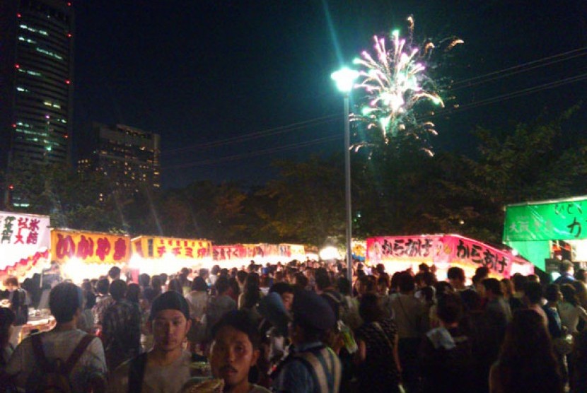 Pasar malam atau hanabi di Jepang